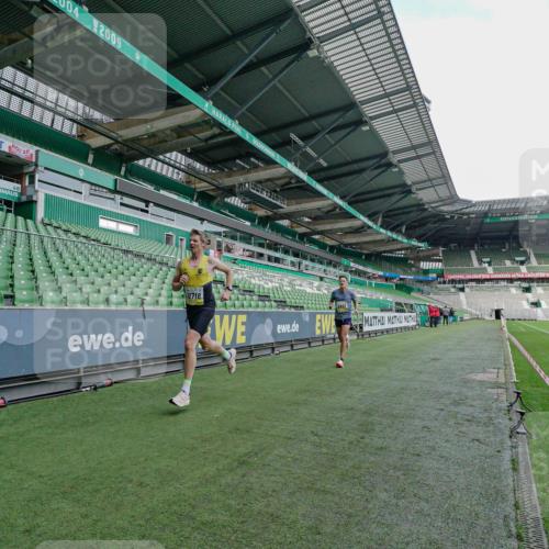 05.10.2025 - 20. swb-Marathon Bremen Michael Burmester http://msf.ph/oto/9276137 05.10.2025 10:19:26 Laufen im Stadion 9320, 9851, 9996, 10247, 10718, 10894, 11130, 11730, 9280 meine-sportfotos.de