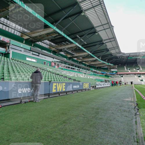 05.10.2025 - 20. swb-Marathon Bremen Michael Burmester http://msf.ph/oto/9276177 05.10.2025 10:20:26 Laufen im Stadion 9319, 9336, 9340, 9596, 9694, 9697, 10410, 10476, 10538, 11013, 11188, 11341, 11443, 9320, 9851, 10718 meine-sportfotos.de