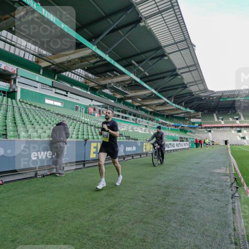 05.10.2025 - 20. swb-Marathon Bremen Michael Burmester http://msf.ph/oto/9276191 05.10.2025 10:20:57 Laufen im Stadion 9336, 9340, 9429, 9480, 9527, 9596, 9694, 9697, 9829, 9833, 10372, 10410, 10476, 10538, 11013, 11185, 11188, 11341, 11443, 11687, 9319 meine-sportfotos.de