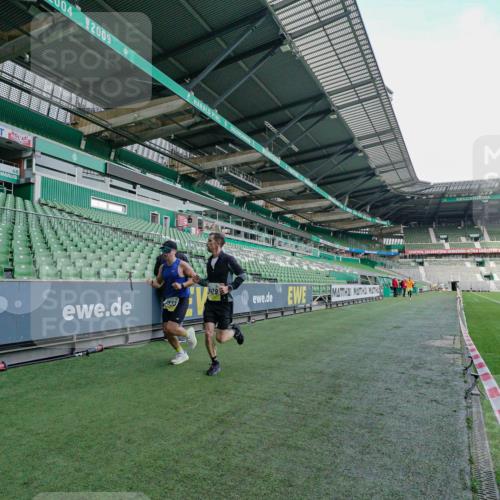 05.10.2025 - 20. swb-Marathon Bremen Michael Burmester http://msf.ph/oto/9276224 05.10.2025 10:21:07 Laufen im Stadion 9336, 9429, 9480, 9527, 9596, 9697, 9829, 9833, 10372, 10425, 10538, 11013, 11185, 11188, 11341, 11443, 11687, 9340, 9694, 9697, 10410, 10476, 11443 meine-sportfotos.de