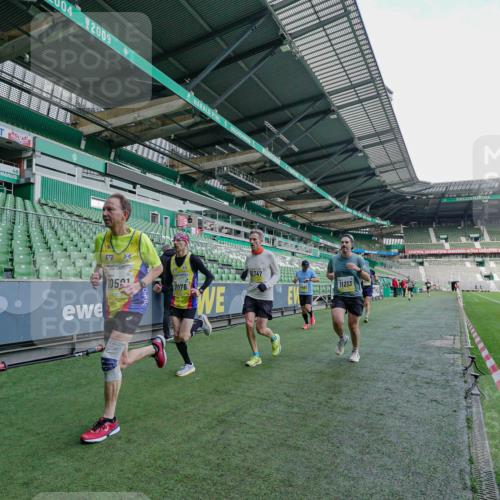 05.10.2025 - 20. swb-Marathon Bremen Michael Burmester http://msf.ph/oto/9276232 05.10.2025 10:21:27 Laufen im Stadion 9429, 9480, 9527, 9565, 9586, 9829, 9833, 10347, 10372, 10425, 10501, 10704, 11021, 11176, 11185, 11213, 11465, 11687, 9336, 9596, 9697, 10538, 11013, 11188, 11341, 11443 meine-sportfotos.de
