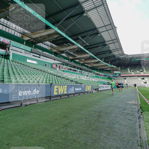 05.10.2025 - 20. swb-Marathon Bremen Michael Burmester http://msf.ph/oto/9276255 05.10.2025 10:21:50 Laufen im Stadion 9341, 9429, 9480, 9565, 9586, 9755, 9809, 9833, 10347, 10358, 10425, 10501, 10704, 10775, 10862, 11021, 11132, 11176, 11213, 11465, 9527, 9829, 10372, 11185, 11687 meine-sportfotos.de