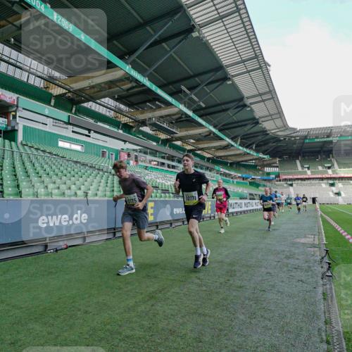 05.10.2025 - 20. swb-Marathon Bremen Michael Burmester http://msf.ph/oto/9276326 05.10.2025 10:22:41 Laufen im Stadion 7111, 9239, 9341, 9504, 9755, 9863, 10052, 10171, 10175, 10176, 10352, 10358, 10409, 10517, 10525, 10847, 10862, 10908, 10967, 11132, 11328, 11335, 11343, 11349, 11430, 11594, 9586, 9809, 10775, 11021 meine-sportfotos.de