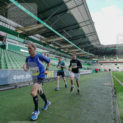 05.10.2025 - 20. swb-Marathon Bremen Michael Burmester http://msf.ph/oto/9276377 05.10.2025 10:22:48 Laufen im Stadion 7111, 9239, 9504, 9755, 9863, 10052, 10171, 10175, 10176, 10352, 10409, 10517, 10525, 10658, 10847, 10908, 10967, 11328, 11335, 11343, 11349, 11430, 11594, 9341, 9809, 10358, 10775, 10862, 11132 meine-sportfotos.de