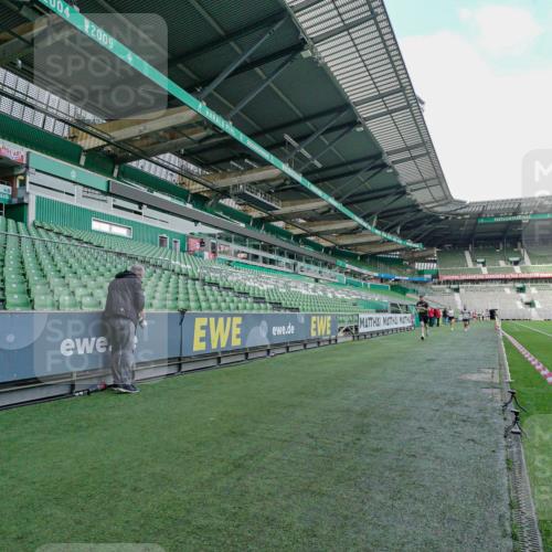 05.10.2025 - 20. swb-Marathon Bremen Michael Burmester http://msf.ph/oto/9276382 05.10.2025 10:22:56 Laufen im Stadion 7111, 9239, 9504, 9671, 9863, 10052, 10171, 10175, 10176, 10352, 10409, 10517, 10525, 10658, 10686, 10847, 10908, 10952, 10967, 11328, 11335, 11343, 11349, 11430, 11594, 9341, 9755, 9809, 10358, 10862, 11132 meine-sportfotos.de