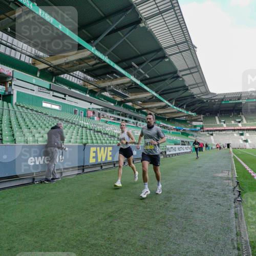 05.10.2025 - 20. swb-Marathon Bremen Michael Burmester http://msf.ph/oto/9276390 05.10.2025 10:23:04 Laufen im Stadion 7111, 9239, 9504, 9671, 9863, 10052, 10161, 10171, 10175, 10176, 10352, 10409, 10517, 10525, 10565, 10658, 10686, 10847, 10908, 10952, 10967, 11328, 11335, 11343, 11349, 11430, 11594, 9341, 9755, 10358 meine-sportfotos.de