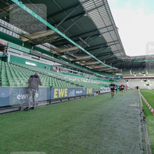 05.10.2025 - 20. swb-Marathon Bremen Michael Burmester http://msf.ph/oto/9276431 05.10.2025 10:23:27 Laufen im Stadion 9213, 9289, 9403, 9504, 9671, 9863, 9922, 10052, 10070, 10161, 10171, 10175, 10276, 10352, 10525, 10565, 10606, 10658, 10686, 10753, 10847, 10908, 10952, 11067, 11069, 11114, 11328, 11335, 11349, 11418, 11474, 11567, 11710, 7111, 9239, 10176, 10409, 10967, 11343, 11594 meine-sportfotos.de