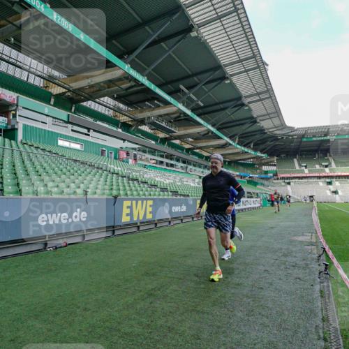 05.10.2025 - 20. swb-Marathon Bremen Michael Burmester http://msf.ph/oto/9276467 05.10.2025 10:23:49 Laufen im Stadion 9213, 9262, 9289, 9403, 9671, 9922, 10070, 10161, 10276, 10565, 10592, 10606, 10686, 10753, 10952, 11067, 11069, 11086, 11114, 11418, 11474, 11567, 11701, 11710, 9504, 9863, 10052, 10352, 10525, 10658, 10847, 10908, 11328, 11335, 11349 meine-sportfotos.de