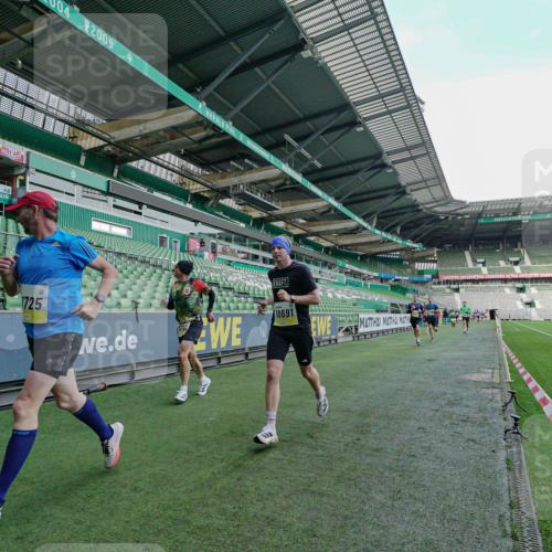 05.10.2025 - 20. swb-Marathon Bremen Michael Burmester http://msf.ph/oto/9276474 05.10.2025 10:24:36 Laufen im Stadion 8187, 9253, 9262, 9364, 9524, 9700, 10208, 10229, 10375, 10592, 10691, 10744, 10838, 10880, 10910, 11086, 11217, 11304, 11476, 11640, 11701, 11725, 9213, 10276, 10606, 11114, 11418, 11474, 11567, 11710 meine-sportfotos.de