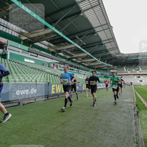 05.10.2025 - 20. swb-Marathon Bremen Michael Burmester http://msf.ph/oto/9276544 05.10.2025 10:26:55 Laufen im Stadion 28, 9009, 9202, 9250, 9270, 9285, 9290, 9351, 9362, 9396, 9400, 9411, 9545, 9590, 9678, 9709, 9876, 9878, 9885, 9897, 9921, 9960, 9961, 10045, 10053, 10090, 10091, 10092, 10277, 10351, 10411, 10431, 10447, 10568, 10633, 10634, 10649, 10682, 10750, 10773, 10792, 10823, 10898, 10947, 11362, 11585, 11645, 11648, 11683, 11714, 11715, 8000, 9170, 9963, 10044, 10304, 10559, 10624, 10780, 10816, 10851, 11488, 11617 meine-sportfotos.de