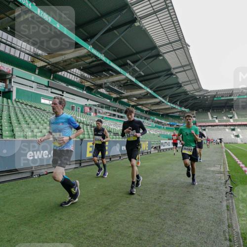05.10.2025 - 20. swb-Marathon Bremen Michael Burmester http://msf.ph/oto/9276551 05.10.2025 10:26:55 Laufen im Stadion 28, 9009, 9202, 9250, 9270, 9285, 9290, 9351, 9362, 9396, 9400, 9411, 9545, 9590, 9678, 9709, 9876, 9878, 9885, 9897, 9921, 9960, 9961, 10045, 10053, 10090, 10091, 10092, 10277, 10351, 10411, 10431, 10447, 10568, 10633, 10634, 10649, 10682, 10750, 10773, 10792, 10823, 10898, 10947, 11362, 11585, 11645, 11648, 11683, 11714, 11715, 8000, 9170, 9963, 10044, 10304, 10559, 10624, 10780, 10816, 10851, 11488, 11617 meine-sportfotos.de