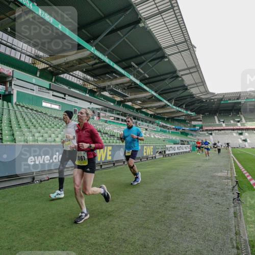 05.10.2025 - 20. swb-Marathon Bremen Michael Burmester http://msf.ph/oto/9276598 05.10.2025 10:27:05 Laufen im Stadion 28, 9009, 9202, 9270, 9285, 9290, 9339, 9351, 9362, 9396, 9400, 9411, 9500, 9545, 9590, 9670, 9678, 9709, 9711, 9876, 9878, 9885, 9897, 9921, 9960, 9961, 10045, 10091, 10092, 10277, 10351, 10411, 10431, 10568, 10634, 10639, 10649, 10682, 10750, 10773, 10792, 10818, 10822, 10823, 10898, 10947, 11074, 11362, 11585, 11645, 11648, 11683, 11714, 11715, 8000, 9250, 9963, 10044, 10053, 10090, 10304, 10447, 10624, 10633, 10816, 10851, 11488 meine-sportfotos.de