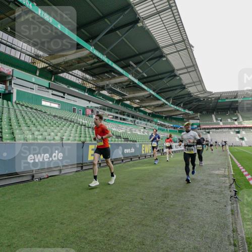 05.10.2025 - 20. swb-Marathon Bremen Michael Burmester http://msf.ph/oto/9276617 05.10.2025 10:27:11 Laufen im Stadion 28, 9009, 9202, 9270, 9285, 9290, 9339, 9351, 9362, 9396, 9400, 9411, 9500, 9545, 9590, 9670, 9678, 9709, 9711, 9876, 9878, 9885, 9897, 9921, 9960, 9961, 10045, 10091, 10092, 10277, 10351, 10411, 10568, 10634, 10639, 10649, 10682, 10750, 10773, 10792, 10818, 10822, 10823, 10898, 10947, 11074, 11362, 11446, 11585, 11645, 11659, 11683, 11714, 8000, 9250, 9545, 9963, 10053, 10090, 10304, 10431, 10447, 10633, 10851, 11488, 11648, 11715 meine-sportfotos.de