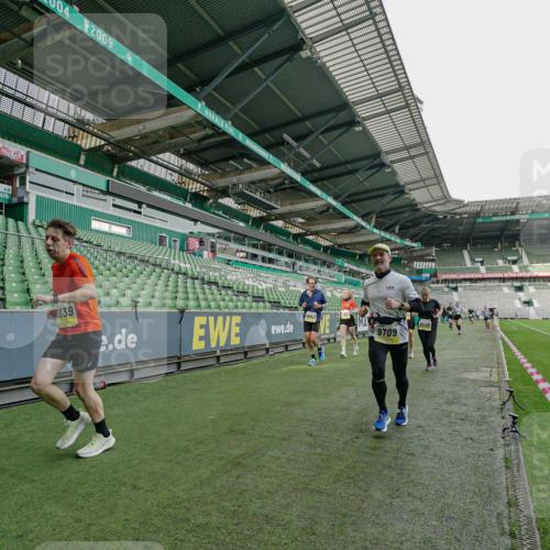 05.10.2025 - 20. swb-Marathon Bremen Michael Burmester http://msf.ph/oto/9276627 05.10.2025 10:27:11 Laufen im Stadion 28, 9009, 9202, 9270, 9285, 9290, 9339, 9351, 9362, 9396, 9400, 9411, 9500, 9545, 9590, 9670, 9678, 9709, 9711, 9876, 9878, 9885, 9897, 9921, 9960, 9961, 10045, 10091, 10092, 10277, 10351, 10411, 10568, 10634, 10639, 10649, 10682, 10750, 10773, 10792, 10818, 10822, 10823, 10898, 10947, 11074, 11362, 11446, 11585, 11645, 11659, 11683, 11714, 8000, 9250, 9545, 9963, 10053, 10090, 10304, 10431, 10447, 10633, 10851, 11488, 11648, 11715 meine-sportfotos.de
