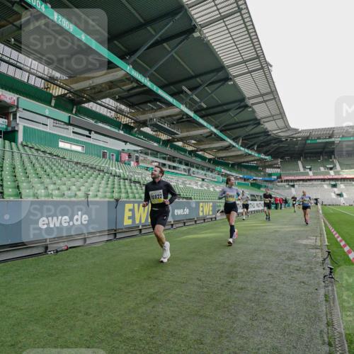 05.10.2025 - 20. swb-Marathon Bremen Michael Burmester http://msf.ph/oto/9276655 05.10.2025 10:27:16 Laufen im Stadion 28, 9009, 9202, 9270, 9285, 9339, 9351, 9362, 9396, 9400, 9411, 9500, 9670, 9678, 9709, 9711, 9876, 9878, 9885, 9897, 9921, 9960, 9961, 10045, 10091, 10092, 10277, 10351, 10411, 10568, 10634, 10639, 10682, 10750, 10773, 10792, 10818, 10822, 10823, 10898, 10947, 11074, 11362, 11446, 11585, 11645, 11659, 11678, 11683, 11714, 9250, 9290, 9545, 9590, 10053, 10090, 10431, 10447, 10633, 10649, 10682, 11648, 11715 meine-sportfotos.de