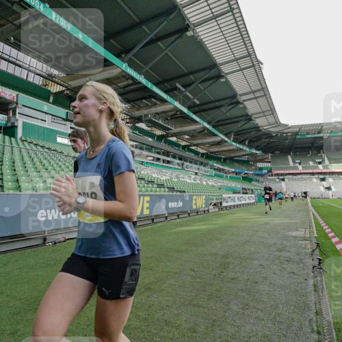 05.10.2025 - 20. swb-Marathon Bremen Michael Burmester http://msf.ph/oto/9276691 05.10.2025 10:27:20 Laufen im Stadion 28, 9009, 9202, 9270, 9285, 9339, 9351, 9362, 9400, 9411, 9500, 9670, 9678, 9709, 9711, 9876, 9878, 9885, 9897, 9921, 9960, 9961, 10045, 10091, 10092, 10277, 10351, 10411, 10452, 10568, 10634, 10637, 10639, 10750, 10773, 10792, 10818, 10822, 10898, 10947, 11074, 11362, 11446, 11585, 11645, 11659, 11678, 11683, 11714, 9290, 9396, 9545, 9590, 10090, 10431, 10447, 10633, 10649, 10682, 10823, 11648, 11714, 11715 meine-sportfotos.de