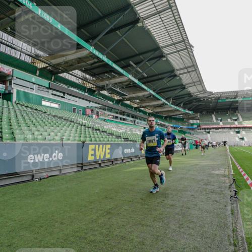 05.10.2025 - 20. swb-Marathon Bremen Michael Burmester http://msf.ph/oto/9276742 05.10.2025 10:27:38 Laufen im Stadion 28, 9270, 9339, 9351, 9362, 9397, 9500, 9546, 9670, 9709, 9711, 9876, 9885, 9961, 10091, 10092, 10351, 10411, 10452, 10509, 10568, 10634, 10637, 10639, 10661, 10676, 10750, 10818, 10822, 10850, 10858, 10898, 10947, 11074, 11167, 11189, 11299, 11327, 11446, 11462, 11645, 11659, 11678, 11683, 9009, 9202, 9285, 9362, 9396, 9400, 9411, 9678, 9876, 9878, 9897, 9921, 9960, 10045, 10277, 10411, 10773, 10792, 10823, 11362, 11585, 11683, 11714 meine-sportfotos.de