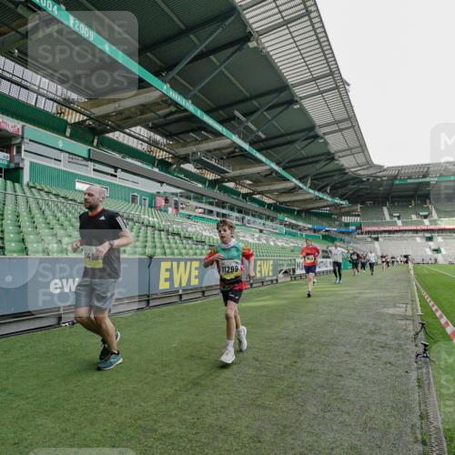 05.10.2025 - 20. swb-Marathon Bremen Michael Burmester http://msf.ph/oto/9276771 05.10.2025 10:27:43 Laufen im Stadion 28, 1138, 9270, 9339, 9351, 9397, 9413, 9500, 9546, 9670, 9709, 9711, 9961, 10177, 10319, 10452, 10509, 10634, 10637, 10639, 10661, 10676, 10750, 10818, 10822, 10850, 10858, 10898, 10947, 11074, 11167, 11189, 11299, 11327, 11446, 11462, 11659, 11678, 9009, 9202, 9270, 9285, 9351, 9362, 9400, 9411, 9678, 9876, 9878, 9885, 9897, 9921, 9960, 10045, 10091, 10092, 10277, 10351, 10411, 10568, 10773, 10792, 11362, 11585, 11645, 11683 meine-sportfotos.de