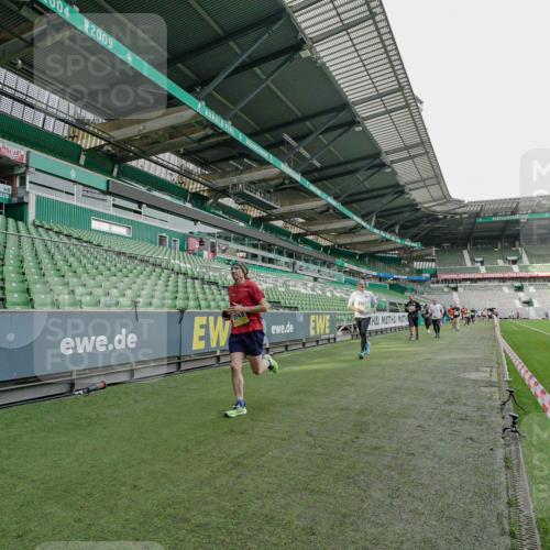 05.10.2025 - 20. swb-Marathon Bremen Michael Burmester http://msf.ph/oto/9276778 05.10.2025 10:27:45 Laufen im Stadion 28, 1138, 7414, 9339, 9397, 9413, 9500, 9546, 9670, 9709, 9711, 9961, 10177, 10319, 10452, 10509, 10634, 10637, 10639, 10661, 10676, 10750, 10818, 10822, 10850, 10858, 10898, 10947, 11074, 11167, 11189, 11268, 11299, 11327, 11446, 11462, 11659, 11678, 9009, 9270, 9285, 9351, 9362, 9400, 9411, 9678, 9876, 9878, 9885, 9897, 9921, 9960, 10045, 10091, 10092, 10277, 10351, 10411, 10568, 10792, 11362, 11585, 11645, 11683 meine-sportfotos.de
