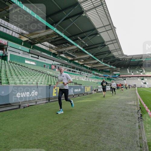 05.10.2025 - 20. swb-Marathon Bremen Michael Burmester http://msf.ph/oto/9276787 05.10.2025 10:27:47 Laufen im Stadion 28, 1138, 7414, 9244, 9339, 9397, 9413, 9500, 9546, 9670, 9709, 9711, 9961, 10177, 10319, 10452, 10509, 10634, 10637, 10639, 10661, 10676, 10750, 10818, 10822, 10850, 10858, 10898, 10947, 11074, 11167, 11189, 11268, 11299, 11327, 11446, 11462, 11659, 11678, 9009, 9270, 9351, 9362, 9400, 9411, 9678, 9876, 9878, 9885, 9921, 9960, 10045, 10091, 10092, 10277, 10351, 10411, 10568, 10792, 10898, 11362, 11585, 11645, 11683 meine-sportfotos.de