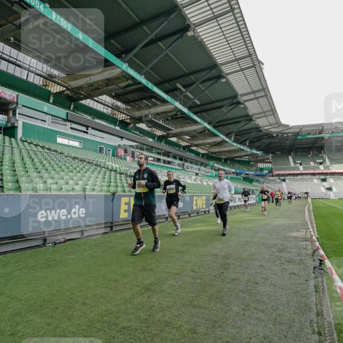 05.10.2025 - 20. swb-Marathon Bremen Michael Burmester http://msf.ph/oto/9276795 05.10.2025 10:27:49 Laufen im Stadion 28, 1138, 7414, 9206, 9244, 9339, 9397, 9413, 9500, 9546, 9670, 9709, 9711, 10177, 10211, 10319, 10452, 10509, 10634, 10637, 10639, 10661, 10676, 10750, 10818, 10822, 10850, 10858, 10947, 11074, 11167, 11189, 11268, 11299, 11327, 11446, 11462, 11659, 11678, 9270, 9351, 9362, 9400, 9411, 9678, 9876, 9885, 9960, 9961, 10045, 10091, 10092, 10277, 10351, 10411, 10568, 10792, 10898, 11362, 11645, 11683 meine-sportfotos.de