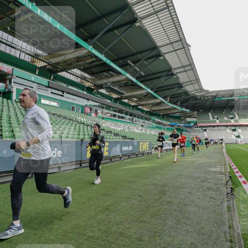 05.10.2025 - 20. swb-Marathon Bremen Michael Burmester http://msf.ph/oto/9276826 05.10.2025 10:27:51 Laufen im Stadion 1138, 7414, 9206, 9244, 9339, 9397, 9413, 9500, 9546, 9670, 9709, 9711, 10177, 10211, 10319, 10382, 10452, 10509, 10634, 10637, 10639, 10661, 10667, 10676, 10750, 10818, 10822, 10850, 10858, 10947, 11074, 11167, 11189, 11268, 11299, 11327, 11446, 11462, 11628, 11659, 11678, 28, 9270, 9351, 9362, 9400, 9678, 9876, 9885, 9961, 10091, 10092, 10277, 10351, 10411, 10568, 10634, 10792, 10898, 11362, 11645, 11683 meine-sportfotos.de