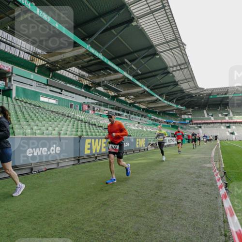 05.10.2025 - 20. swb-Marathon Bremen Michael Burmester http://msf.ph/oto/9276850 05.10.2025 10:27:54 Laufen im Stadion 1138, 7414, 9200, 9206, 9223, 9244, 9339, 9397, 9413, 9500, 9546, 9670, 9709, 9711, 10177, 10211, 10319, 10382, 10452, 10509, 10637, 10639, 10661, 10667, 10676, 10688, 10818, 10822, 10850, 10858, 10947, 11074, 11167, 11189, 11268, 11299, 11327, 11446, 11462, 11628, 11659, 11678, 11705, 28, 9270, 9351, 9362, 9678, 9876, 9885, 9961, 10091, 10092, 10277, 10351, 10411, 10568, 10634, 10750, 10792, 10898, 11362, 11645, 11683 meine-sportfotos.de