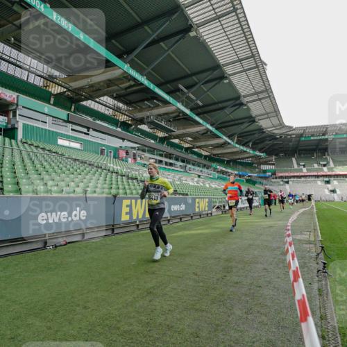 05.10.2025 - 20. swb-Marathon Bremen Michael Burmester http://msf.ph/oto/9276858 05.10.2025 10:27:56 Laufen im Stadion 1138, 7414, 9200, 9206, 9207, 9222, 9223, 9244, 9293, 9339, 9397, 9413, 9500, 9546, 9670, 9711, 10177, 10211, 10319, 10382, 10452, 10509, 10637, 10639, 10661, 10667, 10676, 10688, 10818, 10822, 10850, 10858, 11074, 11167, 11189, 11268, 11299, 11327, 11446, 11462, 11628, 11659, 11678, 11705, 28, 9270, 9351, 9362, 9500, 9678, 9709, 9711, 9876, 9885, 9961, 10091, 10092, 10351, 10411, 10568, 10634, 10639, 10750, 10792, 10898, 10947, 11645, 11683 meine-sportfotos.de