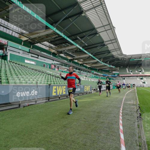 05.10.2025 - 20. swb-Marathon Bremen Michael Burmester http://msf.ph/oto/9276869 05.10.2025 10:27:57 Laufen im Stadion 1138, 7414, 9200, 9206, 9207, 9222, 9223, 9244, 9293, 9339, 9397, 9413, 9546, 9670, 10177, 10211, 10319, 10350, 10382, 10452, 10509, 10637, 10661, 10667, 10676, 10688, 10818, 10822, 10850, 10858, 11074, 11167, 11189, 11268, 11299, 11327, 11446, 11462, 11498, 11579, 11628, 11659, 11678, 11705, 28, 9270, 9351, 9362, 9500, 9709, 9711, 9876, 9885, 9961, 10091, 10092, 10351, 10411, 10568, 10634, 10639, 10750, 10792, 10898, 10947, 11645, 11683 meine-sportfotos.de