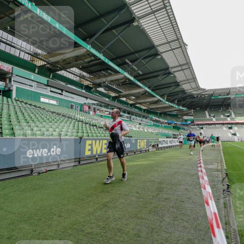 05.10.2025 - 20. swb-Marathon Bremen Michael Burmester http://msf.ph/oto/9276891 05.10.2025 10:28:02 Laufen im Stadion 1138, 7414, 9200, 9206, 9207, 9216, 9222, 9223, 9244, 9293, 9339, 9366, 9377, 9397, 9406, 9413, 9546, 9670, 10047, 10177, 10211, 10266, 10319, 10350, 10382, 10428, 10452, 10509, 10637, 10661, 10667, 10676, 10688, 10818, 10822, 10850, 10858, 10953, 11104, 11167, 11189, 11244, 11268, 11299, 11327, 11446, 11462, 11498, 11513, 11579, 11628, 11659, 11678, 11705, 28, 9270, 9339, 9351, 9500, 9709, 9711, 9885, 9961, 10568, 10634, 10639, 10750, 10898, 10947 meine-sportfotos.de