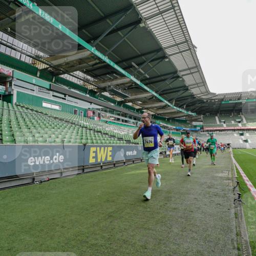05.10.2025 - 20. swb-Marathon Bremen Michael Burmester http://msf.ph/oto/9276897 05.10.2025 10:28:06 Laufen im Stadion 1138, 7414, 9200, 9206, 9207, 9216, 9222, 9223, 9244, 9293, 9366, 9377, 9397, 9406, 9413, 9546, 9665, 9955, 10047, 10177, 10211, 10266, 10268, 10303, 10319, 10350, 10382, 10428, 10452, 10509, 10637, 10661, 10667, 10676, 10688, 10850, 10858, 10953, 11104, 11167, 11189, 11244, 11268, 11299, 11327, 11446, 11462, 11498, 11513, 11579, 11628, 11659, 11678, 11705, 28, 9339, 9500, 9670, 9709, 9711, 9961, 10634, 10639, 10750, 10898, 10947 meine-sportfotos.de