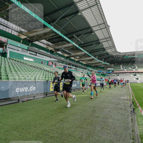 05.10.2025 - 20. swb-Marathon Bremen Michael Burmester http://msf.ph/oto/9276934 05.10.2025 10:28:10 Laufen im Stadion 1138, 7414, 9200, 9206, 9207, 9216, 9222, 9223, 9244, 9293, 9298, 9366, 9377, 9397, 9406, 9413, 9546, 9665, 9706, 9955, 10047, 10177, 10211, 10266, 10268, 10303, 10319, 10350, 10382, 10428, 10452, 10509, 10637, 10661, 10667, 10676, 10688, 10789, 10850, 10858, 10953, 11104, 11167, 11189, 11244, 11268, 11299, 11327, 11446, 11462, 11498, 11513, 11579, 11628, 11678, 11705, 28, 9339, 9500, 9670, 9709, 9711, 10634, 10639, 10750, 10947 meine-sportfotos.de