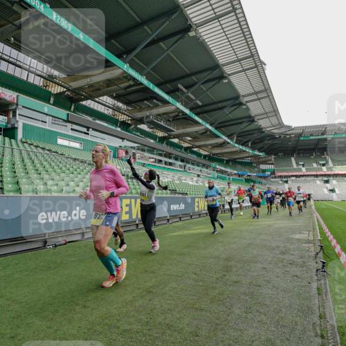 05.10.2025 - 20. swb-Marathon Bremen Michael Burmester http://msf.ph/oto/9276963 05.10.2025 10:28:12 Laufen im Stadion 1138, 7414, 9200, 9206, 9207, 9216, 9222, 9223, 9244, 9293, 9298, 9366, 9377, 9397, 9406, 9413, 9546, 9665, 9706, 9955, 10047, 10177, 10211, 10266, 10268, 10303, 10319, 10350, 10382, 10428, 10452, 10509, 10637, 10661, 10667, 10676, 10688, 10789, 10850, 10858, 10931, 10953, 11104, 11167, 11189, 11244, 11248, 11268, 11299, 11327, 11462, 11498, 11513, 11579, 11628, 11678, 11705, 9339, 9500, 9670, 9709, 9711, 10639, 10750, 10947 meine-sportfotos.de