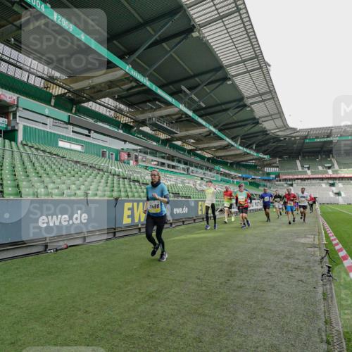 05.10.2025 - 20. swb-Marathon Bremen Michael Burmester http://msf.ph/oto/9276970 05.10.2025 10:28:13 Laufen im Stadion 1138, 7414, 9200, 9206, 9207, 9216, 9222, 9223, 9244, 9293, 9298, 9366, 9377, 9397, 9406, 9413, 9546, 9665, 9706, 9955, 10047, 10109, 10177, 10211, 10266, 10268, 10303, 10319, 10350, 10382, 10428, 10452, 10509, 10637, 10661, 10667, 10676, 10688, 10789, 10850, 10858, 10875, 10931, 10953, 11104, 11167, 11189, 11244, 11248, 11268, 11299, 11327, 11462, 11498, 11513, 11579, 11628, 11678, 11705, 9339, 9500, 9670, 9709, 9711, 10639, 10750, 10947 meine-sportfotos.de