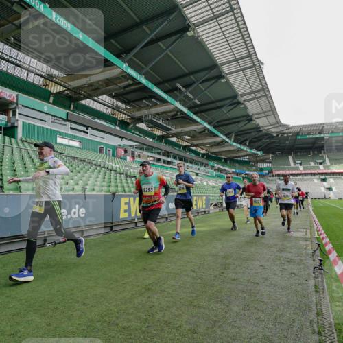 05.10.2025 - 20. swb-Marathon Bremen Michael Burmester http://msf.ph/oto/9276989 05.10.2025 10:28:15 Laufen im Stadion 1138, 7414, 9200, 9206, 9207, 9216, 9222, 9223, 9244, 9293, 9298, 9366, 9377, 9397, 9406, 9413, 9546, 9562, 9665, 9706, 9955, 10047, 10109, 10177, 10211, 10266, 10268, 10303, 10319, 10350, 10382, 10428, 10452, 10509, 10519, 10637, 10661, 10667, 10676, 10688, 10789, 10850, 10858, 10875, 10931, 10953, 10973, 11104, 11167, 11189, 11244, 11248, 11268, 11299, 11327, 11330, 11357, 11462, 11498, 11513, 11561, 11579, 11628, 11705, 9339, 9500, 9670, 9709, 9711, 10639, 10947 meine-sportfotos.de