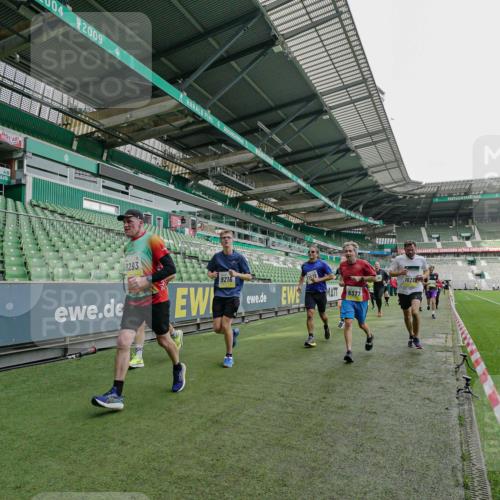 05.10.2025 - 20. swb-Marathon Bremen Michael Burmester http://msf.ph/oto/9276997 05.10.2025 10:28:16 Laufen im Stadion 1138, 7414, 9200, 9206, 9207, 9216, 9222, 9223, 9244, 9293, 9298, 9366, 9377, 9397, 9406, 9413, 9546, 9562, 9665, 9706, 9955, 10047, 10109, 10177, 10211, 10266, 10268, 10303, 10319, 10350, 10382, 10428, 10452, 10509, 10519, 10637, 10661, 10667, 10676, 10688, 10789, 10850, 10858, 10875, 10931, 10953, 10973, 11104, 11167, 11189, 11244, 11248, 11268, 11299, 11327, 11330, 11357, 11462, 11498, 11513, 11561, 11579, 11628, 11705, 9339, 9500, 9670, 9711, 10639 meine-sportfotos.de
