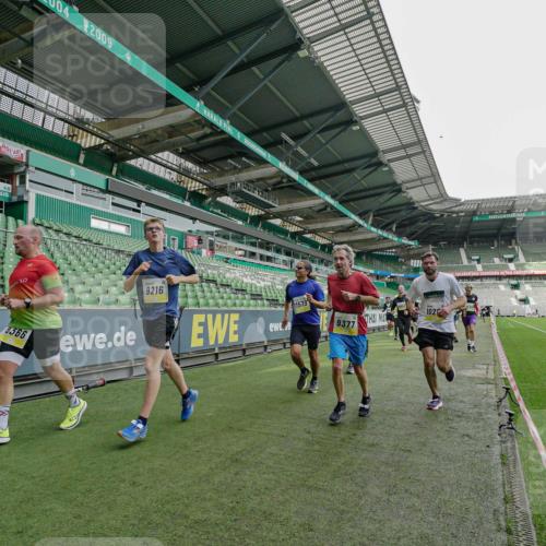 05.10.2025 - 20. swb-Marathon Bremen Michael Burmester http://msf.ph/oto/9277011 05.10.2025 10:28:16 Laufen im Stadion 1138, 7414, 9200, 9206, 9207, 9216, 9222, 9223, 9244, 9293, 9298, 9366, 9377, 9397, 9406, 9413, 9546, 9562, 9665, 9706, 9955, 10047, 10109, 10177, 10211, 10266, 10268, 10303, 10319, 10350, 10382, 10428, 10452, 10509, 10519, 10637, 10661, 10667, 10676, 10688, 10789, 10850, 10858, 10875, 10931, 10953, 10973, 11104, 11167, 11189, 11244, 11248, 11268, 11299, 11327, 11330, 11357, 11462, 11498, 11513, 11561, 11579, 11628, 11705, 9339, 9500, 9670, 9711, 10639 meine-sportfotos.de