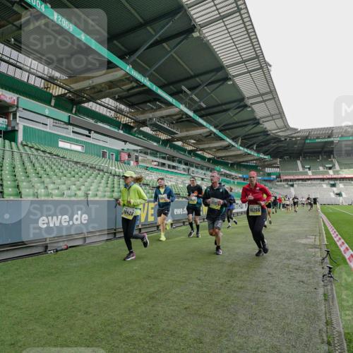 05.10.2025 - 20. swb-Marathon Bremen Michael Burmester http://msf.ph/oto/9277045 05.10.2025 10:28:20 Laufen im Stadion 1138, 7414, 9200, 9206, 9207, 9216, 9222, 9223, 9244, 9293, 9298, 9366, 9377, 9397, 9406, 9413, 9546, 9562, 9665, 9706, 9810, 9955, 10047, 10109, 10177, 10211, 10266, 10268, 10303, 10319, 10350, 10382, 10428, 10509, 10519, 10661, 10667, 10676, 10688, 10789, 10850, 10858, 10875, 10931, 10953, 10973, 11104, 11167, 11189, 11244, 11248, 11268, 11299, 11327, 11330, 11357, 11462, 11498, 11513, 11561, 11579, 11628, 11705, 9339, 9670, 10452, 10637 meine-sportfotos.de