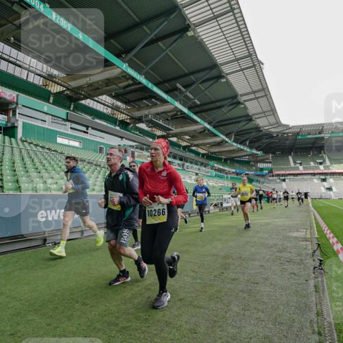 05.10.2025 - 20. swb-Marathon Bremen Michael Burmester http://msf.ph/oto/9277067 05.10.2025 10:28:21 Laufen im Stadion 1138, 7414, 9200, 9206, 9207, 9216, 9222, 9223, 9244, 9293, 9298, 9366, 9377, 9397, 9404, 9406, 9413, 9546, 9562, 9665, 9706, 9810, 9955, 10047, 10109, 10131, 10177, 10211, 10266, 10268, 10303, 10319, 10350, 10382, 10428, 10509, 10519, 10661, 10667, 10676, 10688, 10789, 10850, 10858, 10875, 10931, 10953, 10973, 11104, 11167, 11189, 11244, 11248, 11268, 11299, 11327, 11330, 11357, 11462, 11498, 11513, 11561, 11579, 11628, 11705, 9339, 9670, 10452, 10637 meine-sportfotos.de