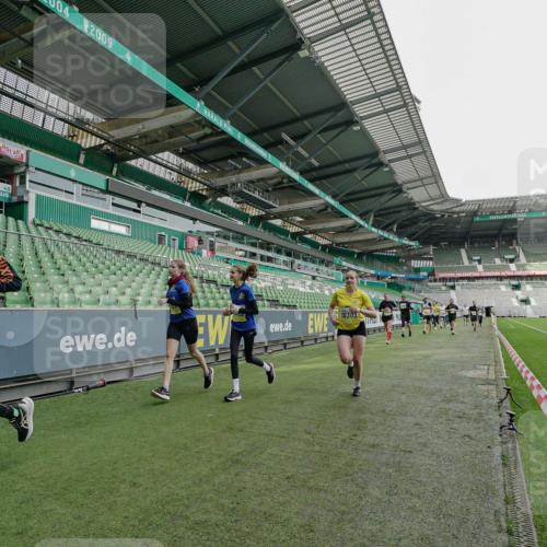 05.10.2025 - 20. swb-Marathon Bremen Michael Burmester http://msf.ph/oto/9277076 05.10.2025 10:28:23 Laufen im Stadion 1138, 7414, 9200, 9206, 9207, 9216, 9222, 9223, 9244, 9293, 9298, 9366, 9377, 9397, 9404, 9406, 9413, 9546, 9562, 9665, 9706, 9810, 9955, 10047, 10109, 10131, 10177, 10211, 10266, 10268, 10303, 10319, 10350, 10382, 10428, 10509, 10519, 10661, 10667, 10688, 10789, 10850, 10858, 10875, 10931, 10953, 10973, 11104, 11167, 11189, 11244, 11248, 11268, 11299, 11327, 11330, 11357, 11462, 11498, 11513, 11561, 11579, 11628, 11705, 9670, 10452, 10637, 10676, 11167 meine-sportfotos.de