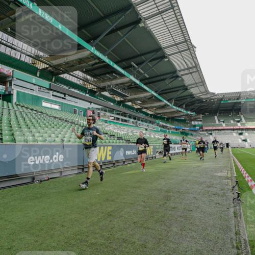 05.10.2025 - 20. swb-Marathon Bremen Michael Burmester http://msf.ph/oto/9277089 05.10.2025 10:28:25 Laufen im Stadion 1138, 7414, 9200, 9206, 9207, 9216, 9222, 9223, 9244, 9293, 9298, 9366, 9377, 9397, 9404, 9406, 9413, 9546, 9562, 9665, 9706, 9810, 9955, 10047, 10109, 10131, 10177, 10211, 10266, 10268, 10303, 10319, 10350, 10382, 10428, 10509, 10519, 10661, 10667, 10688, 10789, 10850, 10858, 10875, 10931, 10953, 10973, 11104, 11189, 11244, 11248, 11268, 11299, 11327, 11330, 11357, 11462, 11498, 11513, 11561, 11579, 11628, 11705, 10452, 10637, 10676, 11167 meine-sportfotos.de