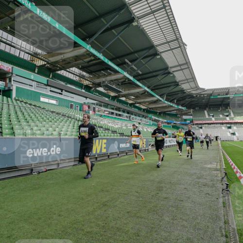 05.10.2025 - 20. swb-Marathon Bremen Michael Burmester http://msf.ph/oto/9277107 05.10.2025 10:28:27 Laufen im Stadion 1138, 7414, 9200, 9206, 9207, 9216, 9222, 9223, 9244, 9293, 9298, 9366, 9377, 9397, 9404, 9406, 9413, 9546, 9562, 9665, 9706, 9810, 9955, 10047, 10109, 10131, 10177, 10211, 10266, 10268, 10303, 10319, 10350, 10382, 10428, 10509, 10519, 10661, 10667, 10688, 10789, 10850, 10858, 10875, 10931, 10953, 10973, 11104, 11189, 11244, 11248, 11268, 11327, 11330, 11357, 11462, 11498, 11513, 11561, 11579, 11628, 11705, 10452, 10637, 10676, 11167 meine-sportfotos.de