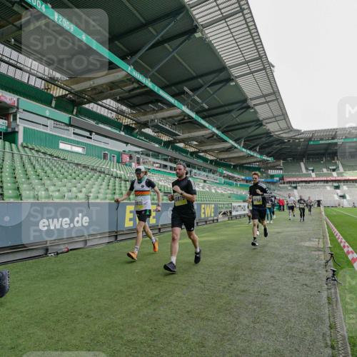 05.10.2025 - 20. swb-Marathon Bremen Michael Burmester http://msf.ph/oto/9277119 05.10.2025 10:28:28 Laufen im Stadion 1138, 7414, 9200, 9206, 9207, 9216, 9222, 9223, 9244, 9293, 9298, 9366, 9377, 9397, 9404, 9406, 9413, 9546, 9562, 9665, 9706, 9810, 9955, 10047, 10109, 10131, 10177, 10211, 10266, 10268, 10303, 10319, 10350, 10382, 10428, 10509, 10519, 10661, 10667, 10688, 10789, 10850, 10858, 10875, 10931, 10953, 10973, 11104, 11189, 11244, 11248, 11268, 11327, 11330, 11357, 11462, 11498, 11513, 11561, 11579, 11628, 11705, 10452, 10637, 10676, 11167 meine-sportfotos.de