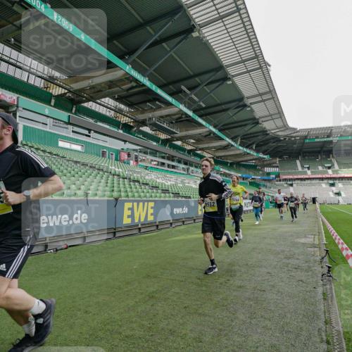 05.10.2025 - 20. swb-Marathon Bremen Michael Burmester http://msf.ph/oto/9277126 05.10.2025 10:28:29 Laufen im Stadion 1138, 7414, 9200, 9206, 9207, 9216, 9222, 9223, 9244, 9293, 9298, 9366, 9377, 9397, 9404, 9406, 9413, 9546, 9562, 9665, 9706, 9810, 9955, 10047, 10109, 10131, 10177, 10211, 10266, 10268, 10303, 10319, 10350, 10382, 10428, 10509, 10519, 10661, 10667, 10688, 10789, 10850, 10858, 10875, 10931, 10953, 10973, 11104, 11189, 11244, 11248, 11268, 11327, 11330, 11357, 11498, 11513, 11561, 11579, 11628, 11705, 9546, 10452, 10637, 10676, 11167 meine-sportfotos.de