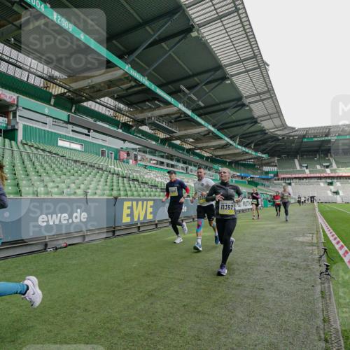 05.10.2025 - 20. swb-Marathon Bremen Michael Burmester http://msf.ph/oto/9277178 05.10.2025 10:28:33 Laufen im Stadion 1138, 7414, 9200, 9206, 9207, 9216, 9222, 9223, 9244, 9293, 9298, 9366, 9377, 9404, 9406, 9413, 9562, 9665, 9706, 9810, 9955, 10047, 10062, 10109, 10131, 10177, 10211, 10266, 10268, 10303, 10319, 10350, 10382, 10428, 10509, 10519, 10661, 10667, 10688, 10789, 10850, 10858, 10875, 10931, 10953, 10973, 11104, 11189, 11244, 11248, 11268, 11327, 11330, 11357, 11498, 11513, 11561, 11573, 11579, 11628, 11705, 9397, 9546, 10452, 10637, 10661, 10676, 11167 meine-sportfotos.de