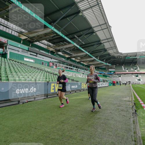 05.10.2025 - 20. swb-Marathon Bremen Michael Burmester http://msf.ph/oto/9277195 05.10.2025 10:28:37 Laufen im Stadion 1138, 7414, 9200, 9206, 9207, 9216, 9222, 9223, 9244, 9293, 9298, 9366, 9377, 9404, 9406, 9413, 9562, 9665, 9706, 9810, 9955, 10047, 10062, 10109, 10131, 10177, 10211, 10266, 10268, 10303, 10319, 10350, 10382, 10428, 10519, 10667, 10688, 10789, 10850, 10875, 10888, 10931, 10953, 10973, 11104, 11244, 11248, 11268, 11292, 11330, 11357, 11498, 11513, 11561, 11573, 11579, 11628, 11637, 11705, 9397, 9546, 10452, 10509, 10637, 10661, 10676, 11167 meine-sportfotos.de