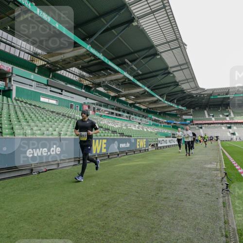 05.10.2025 - 20. swb-Marathon Bremen Michael Burmester http://msf.ph/oto/9277212 05.10.2025 10:28:48 Laufen im Stadion 9200, 9206, 9207, 9216, 9218, 9222, 9223, 9293, 9298, 9366, 9377, 9404, 9406, 9478, 9562, 9626, 9627, 9641, 9665, 9706, 9810, 9955, 10047, 10062, 10109, 10131, 10211, 10266, 10268, 10303, 10350, 10381, 10382, 10428, 10519, 10667, 10688, 10789, 10799, 10875, 10888, 10931, 10953, 10973, 11057, 11104, 11119, 11244, 11248, 11292, 11330, 11357, 11498, 11513, 11561, 11573, 11579, 11628, 11637, 11705, 1138, 7414, 9244, 9397, 9413, 9546, 10177, 10211, 10319, 10509, 10661 meine-sportfotos.de