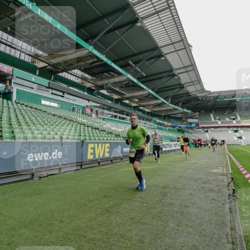 05.10.2025 - 20. swb-Marathon Bremen Michael Burmester http://msf.ph/oto/9277241 05.10.2025 10:28:55 Laufen im Stadion 9207, 9216, 9218, 9222, 9293, 9298, 9366, 9377, 9404, 9406, 9478, 9556, 9562, 9626, 9627, 9641, 9665, 9693, 9706, 9729, 9810, 9955, 9969, 9986, 10047, 10062, 10089, 10109, 10131, 10266, 10268, 10303, 10350, 10381, 10428, 10519, 10723, 10789, 10799, 10875, 10888, 10929, 10931, 10953, 10973, 11057, 11104, 11119, 11244, 11248, 11292, 11330, 11357, 11498, 11513, 11561, 11573, 11579, 11637, 1138, 7414, 9200, 9206, 9207, 9222, 9223, 9244, 9413, 10177, 10211, 10319, 10509 meine-sportfotos.de