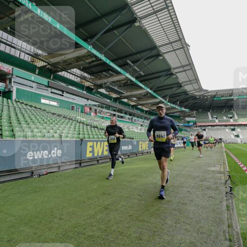 05.10.2025 - 20. swb-Marathon Bremen Michael Burmester http://msf.ph/oto/9277274 05.10.2025 10:29:03 Laufen im Stadion 9218, 9298, 9404, 9428, 9478, 9555, 9556, 9562, 9626, 9627, 9641, 9665, 9693, 9696, 9706, 9729, 9810, 9929, 9955, 9969, 9986, 10062, 10089, 10109, 10131, 10268, 10303, 10381, 10519, 10601, 10715, 10723, 10733, 10789, 10799, 10875, 10888, 10929, 10931, 10973, 11005, 11057, 11119, 11187, 11248, 11292, 11330, 11357, 11561, 11573, 11637, 7414, 9200, 9206, 9207, 9216, 9222, 9223, 9244, 9293, 9366, 9377, 9406, 10047, 10177, 10211, 10266, 10268 meine-sportfotos.de