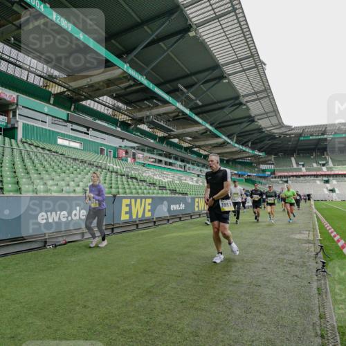 05.10.2025 - 20. swb-Marathon Bremen Michael Burmester http://msf.ph/oto/9277300 05.10.2025 10:29:07 Laufen im Stadion 8787, 9218, 9298, 9404, 9428, 9478, 9555, 9556, 9562, 9626, 9627, 9641, 9674, 9693, 9696, 9706, 9729, 9810, 9924, 9929, 9958, 9969, 9986, 10062, 10073, 10089, 10109, 10131, 10381, 10519, 10601, 10685, 10715, 10723, 10733, 10789, 10799, 10875, 10888, 10929, 10931, 10951, 10973, 11005, 11057, 11119, 11187, 11248, 11288, 11292, 11330, 11357, 11561, 11573, 11637, 9200, 9206, 9207, 9216, 9222, 9223, 9293, 9366, 9377, 9406, 9665, 9955, 10047, 10211, 10266, 10268, 10303 meine-sportfotos.de